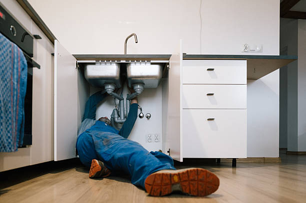 Professional Leak Detection technician working in Lake Worth, FL